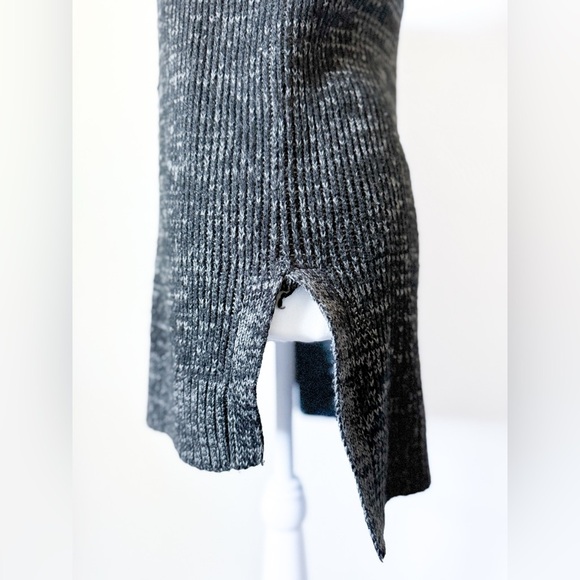 Cotton On Sleevelesss Turtleneck Sweater - Picture 3 of 9